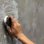 Comment bien nettoyer un mur avant de le peindre les astuces pour un lessivage réussi