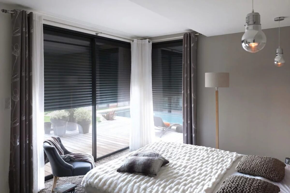 Comment choisir la bonne tringle à rideau pour une fenêtre avec coffre volet roulant