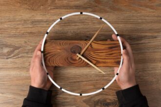 Un modèle en bois et métal