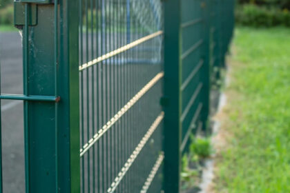 Clôture de 1m en grillage rigide : la sécurité accessible et esthétique