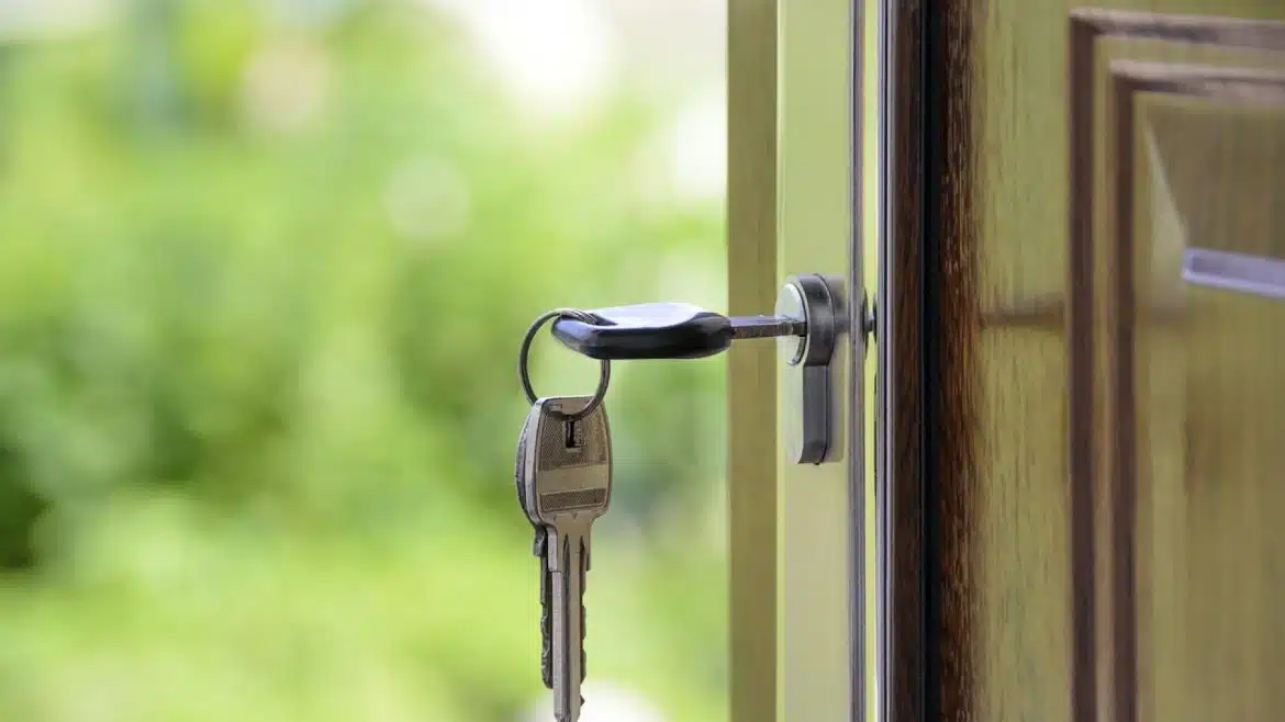 Fenêtres et portes : comment sécuriser votre maison ?