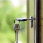 Fenêtres et portes : comment sécuriser votre maison ?