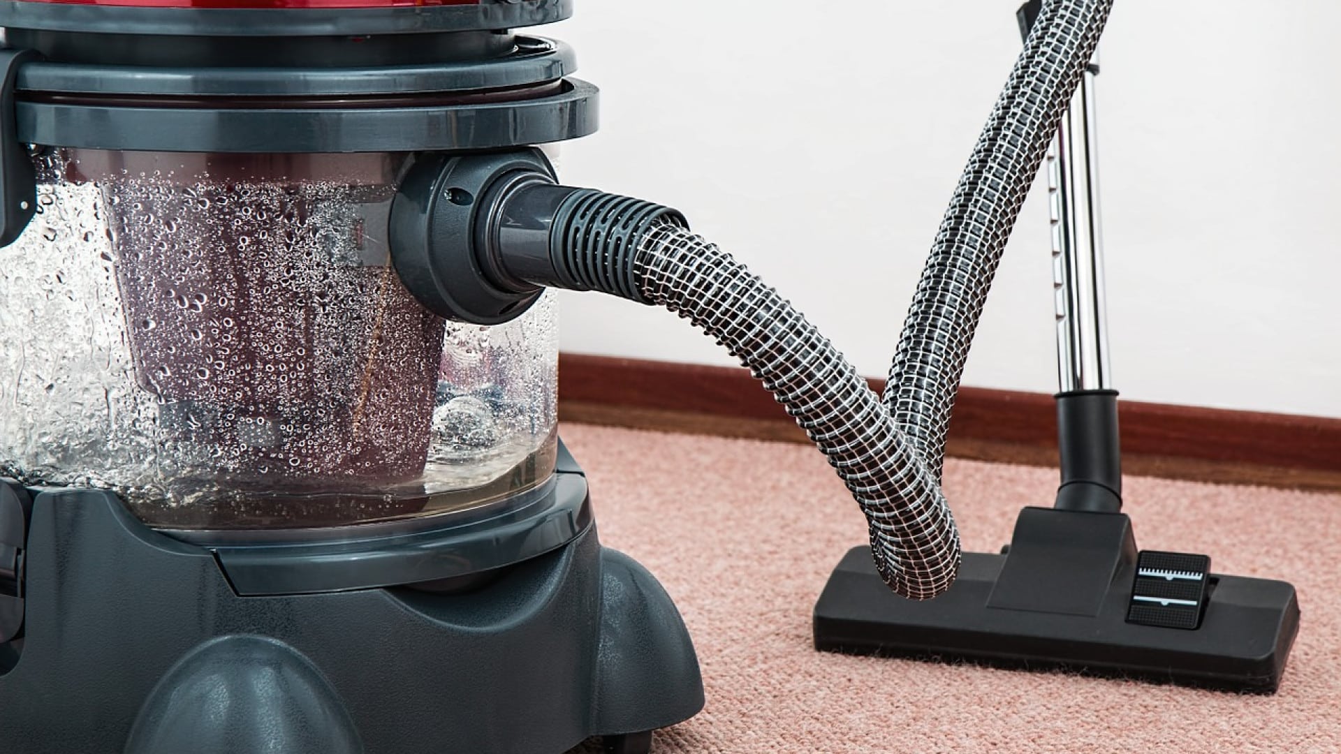 Choisir le meilleur aspirateur sans sac pour nettoyer votre maison